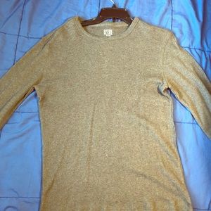 Gray long sleeve shirt